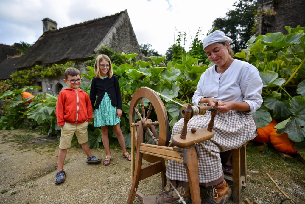 Animation tissage au village de Poul Fétan, à Quistinic (Morbihan)