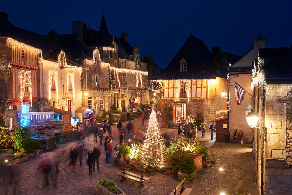 Illuminations de Noël au village de Rochefort-en-Terre (Morbihan, Bretagne)