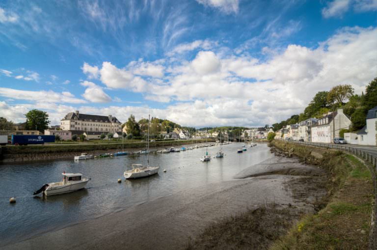 Hennebont et son port sur le Blavet.