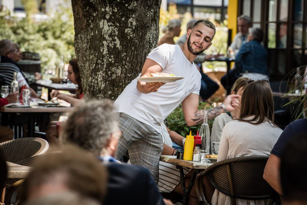 Lorient Terrasses sur la Place Polig Montjarret