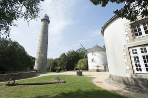 La Tour de la Découverte et les moulins du Faouédic - Enclos du Port - Péristyle - Lorient (Morbihan)