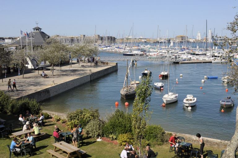 Le port de plaisance du Kernevel vu depuis la Villa Margaret à Larmor-Plage.