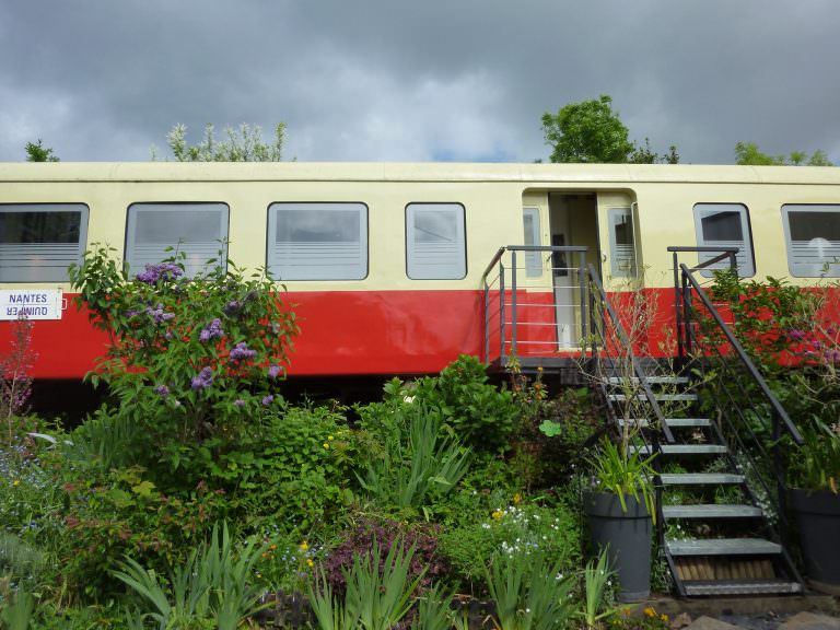 Chambre d'hôte insolite, dormir dans un wagon, Morbihan.