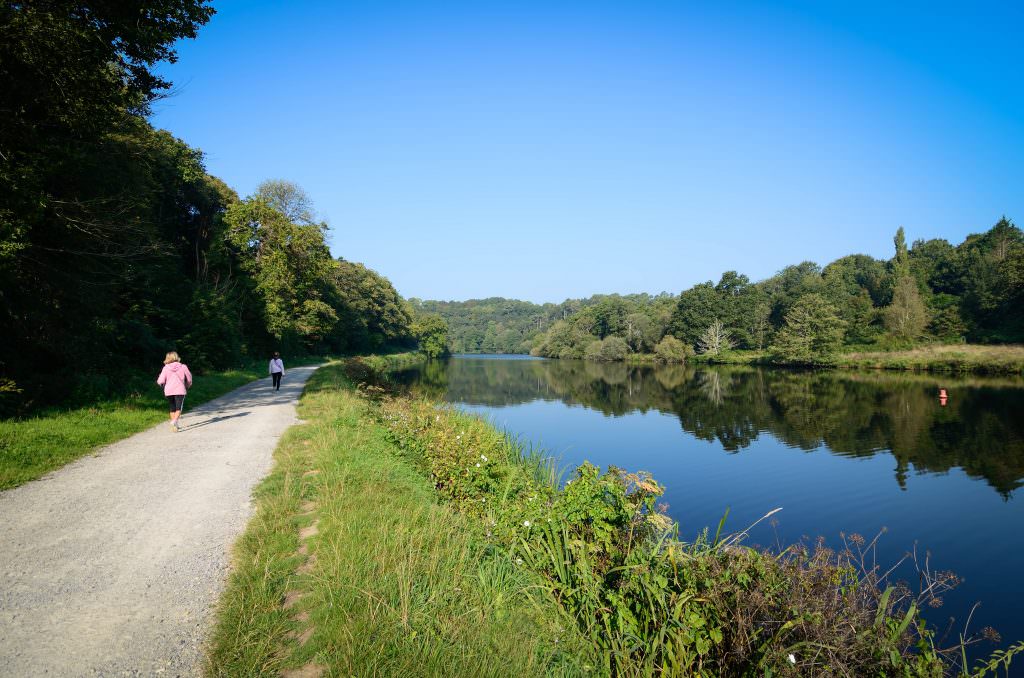 Promenade au bord du Blavet, sur le Chemin de Halage à Hennebont (Morbihan)
