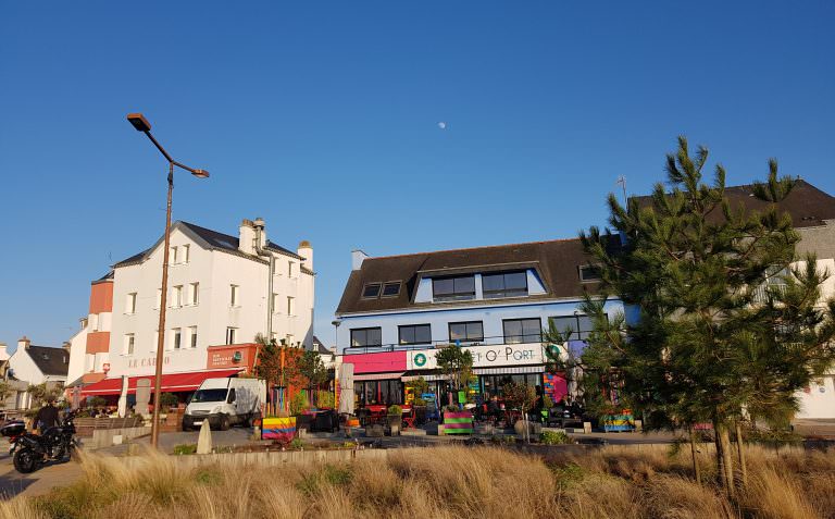 Bars et restaurants sur le port de Sainte-Catherine, Locmiquélic (Morbihan)