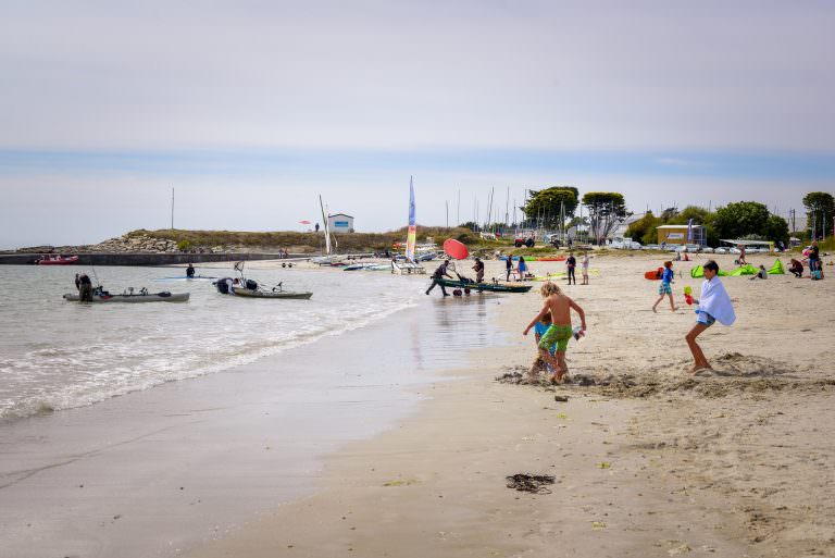 Larmor-Plage - plage et centre nautique de Kerguelen