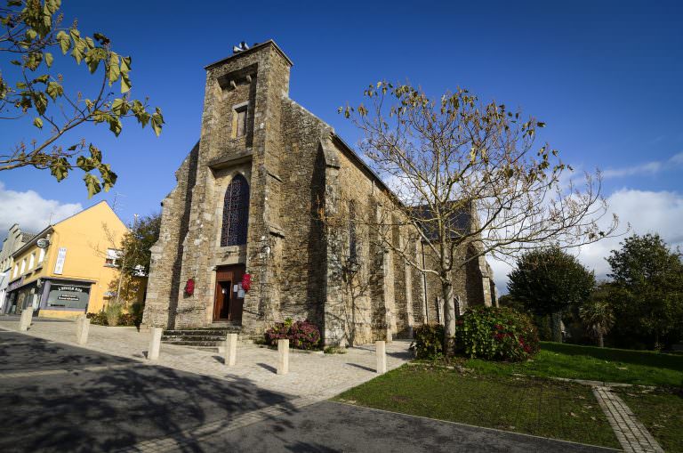 Inzinzac-Lochrist, extérieur de l'église Saint-Pierre