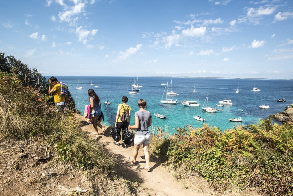 Randonnée sur le sentier côtier à l'île de Groix (Morbihan)