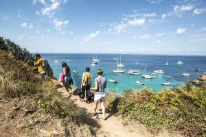 Randonnée sur le sentier côtier à l'île de Groix (Morbihan)