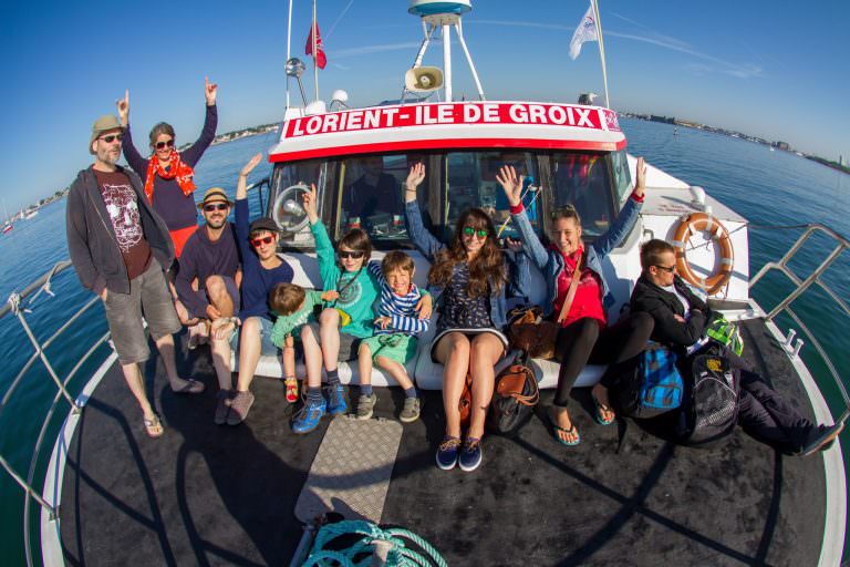 Passagers à bord du bateau vers l'île de Groix.