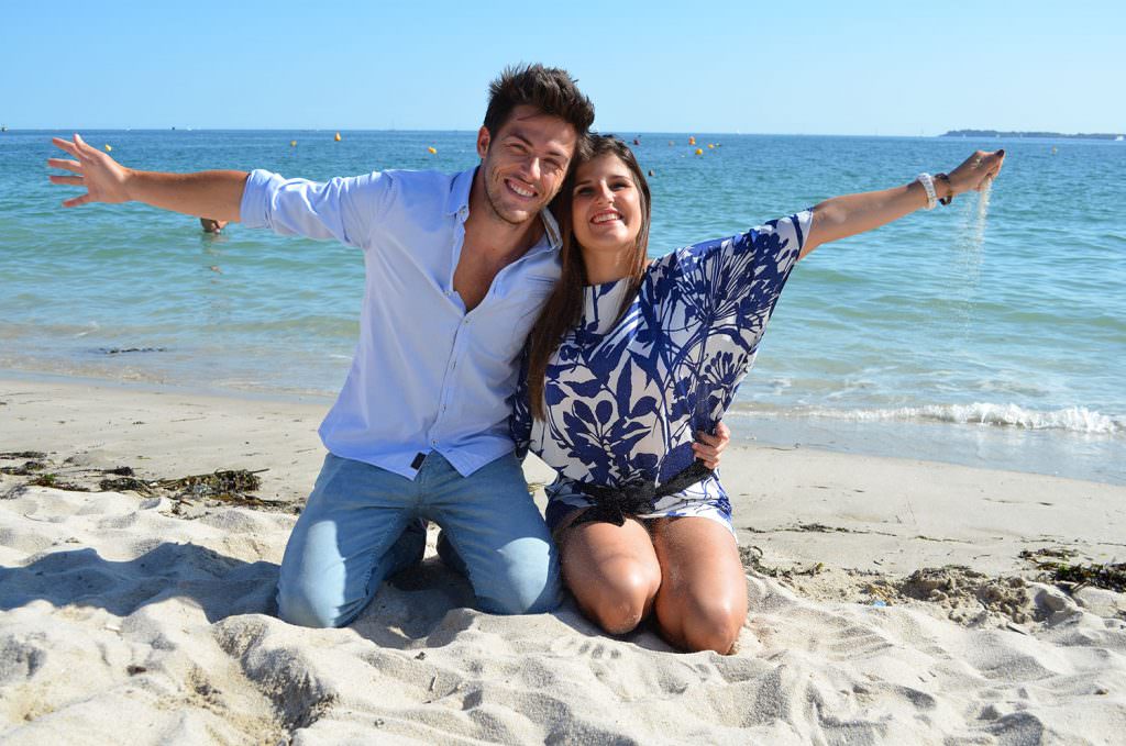 Weekend en amoureux, couple sur la plage