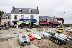 Terrasses à Port Tudy sur l' Ile de Groix