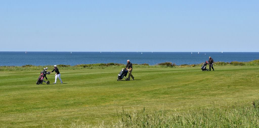 Golfeurs sur le parcours 18 trous, Ploemeur.