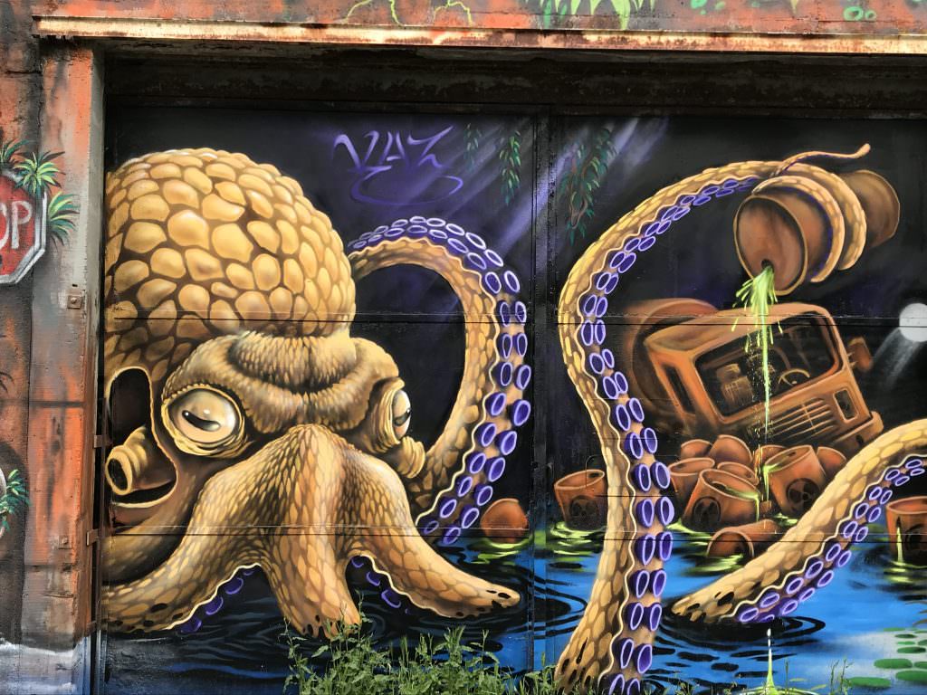 Graff d'une pieuvre par KAZ au Port de pêche de Lorient