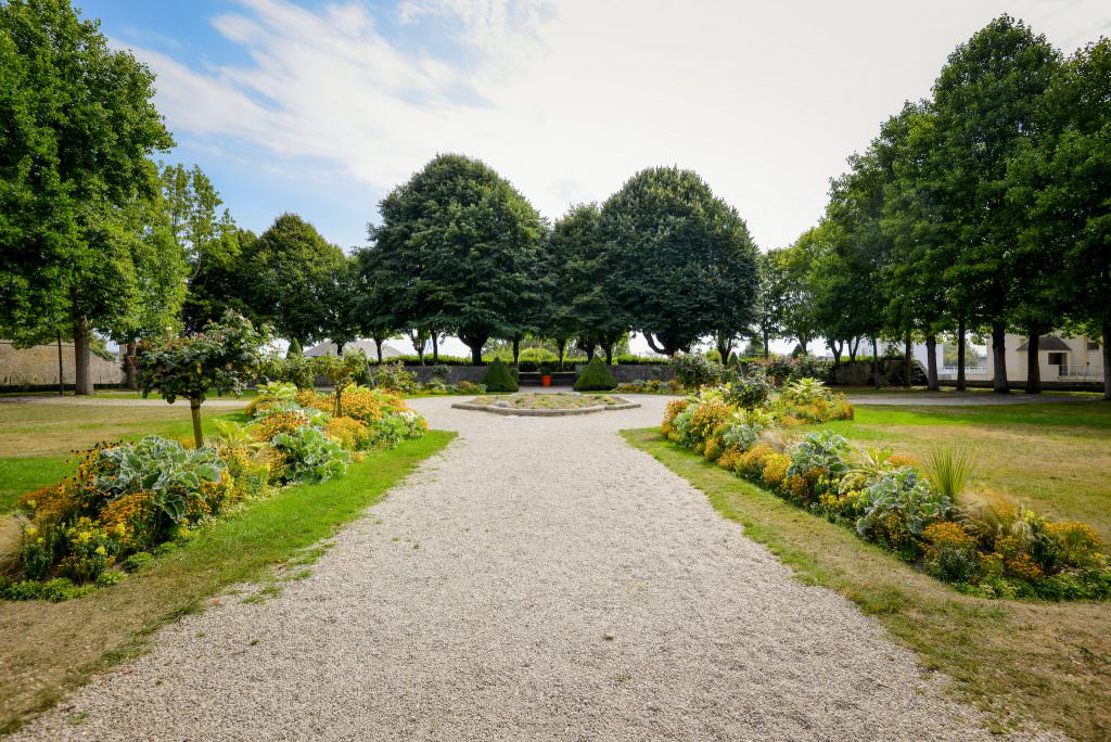 Les jardins à la française de l'Hôtel Gabriel, dans l'Enclos du Port à Lorient (Morbihan)