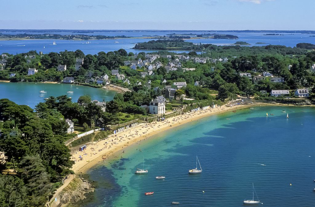 La Grande Plage de l'ïle aux Moines dans le Golfe du Morbihan (Bretagne Sud)