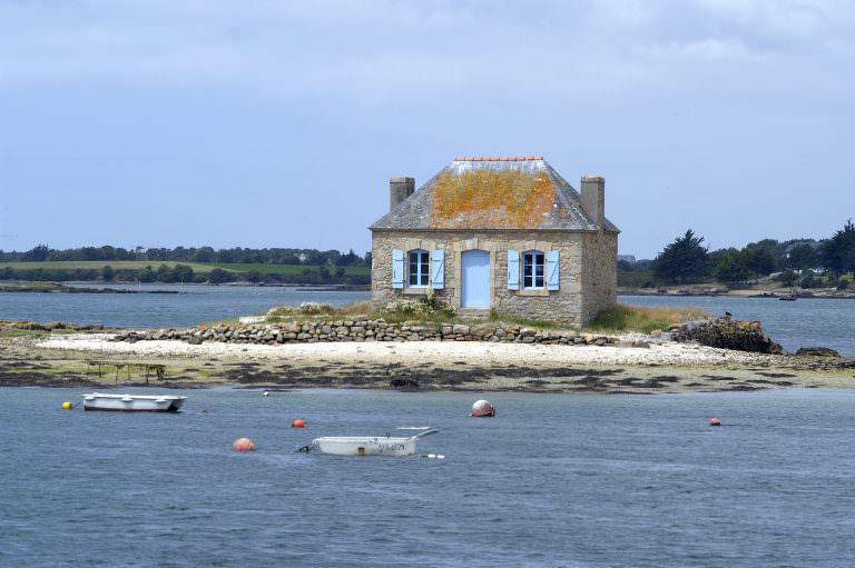 Maison de l'Ilot Nichtarguer sur la rivière d'Etel.