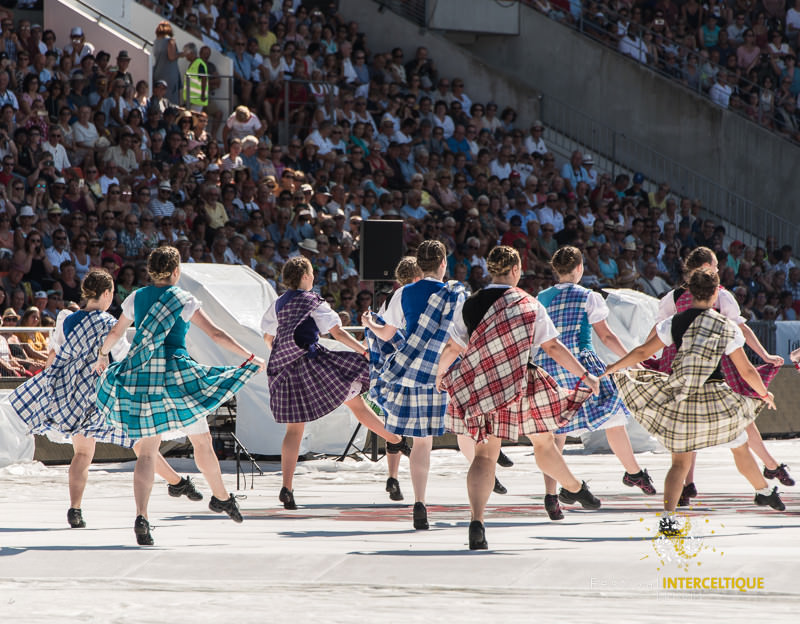 Festival Interceltique de Lorient. Danses au stade du Moustoir.