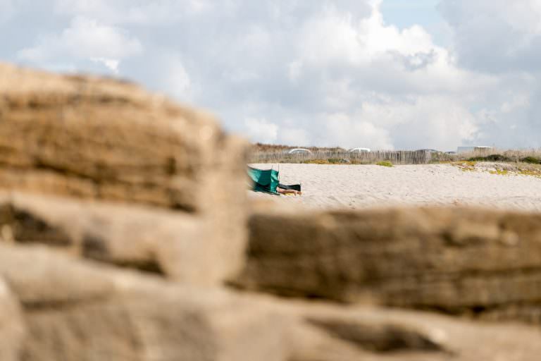 La plage des Kaolins à Plœmeur.