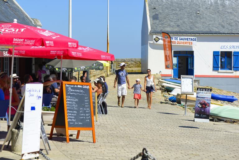 Promenade en famille à Port Tudy sur l'Ile de Groix