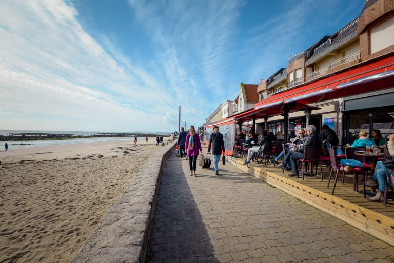 Restaurants longeant la promenade de Port-Maria à Larmor-Plage (Morbihan)