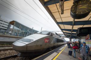 Quai intérieur et train de la gare SNCF de Lorient