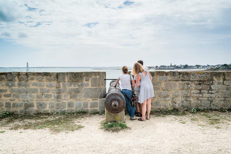 Vue sur la sortie de la rade de Lorient depuis les remparts de la Citadelle de Port-Louis (Morbihan)