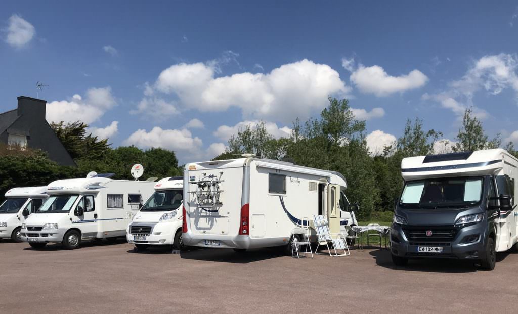 Camping-cars à l'aire de Côte rouge, à Port-Louis