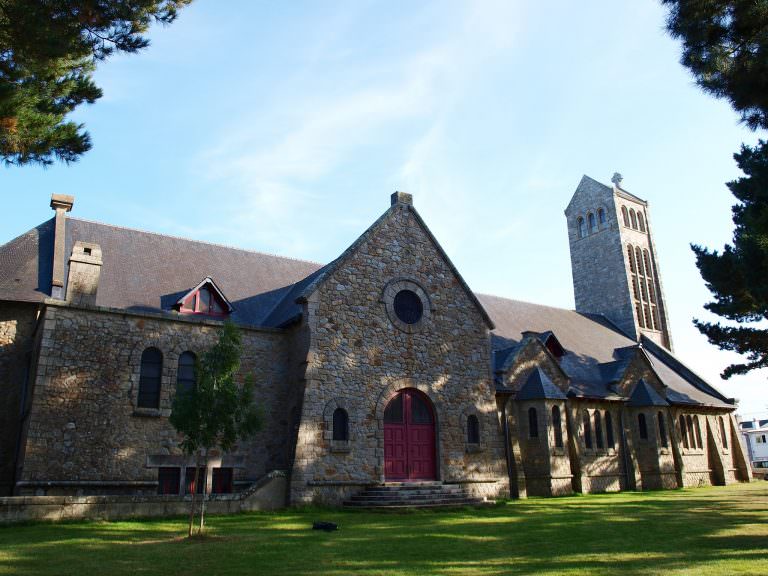 Lorient, église de Sainte-Thérèse dans le quartier de Keryado.
