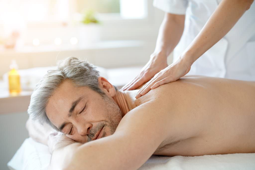 Massage du dos en institut à Lorient Bretagne Sud (Morbihan)