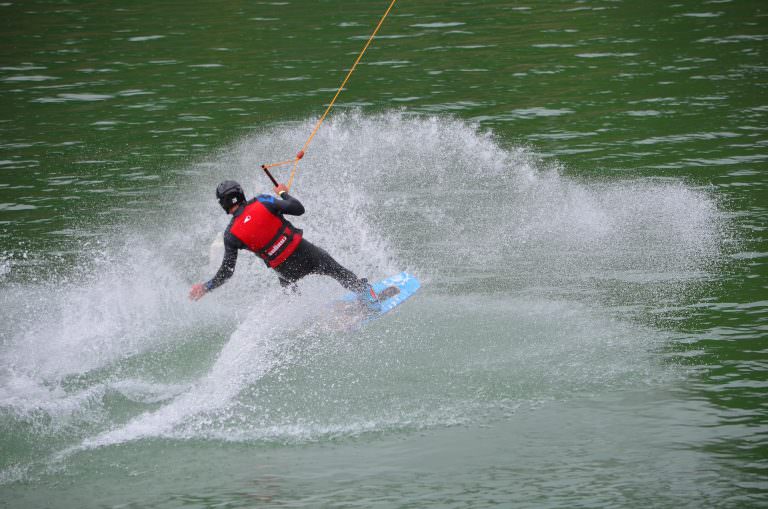 Séance de wakeboard au West Wake Park d'Inzinzac-Lochrist