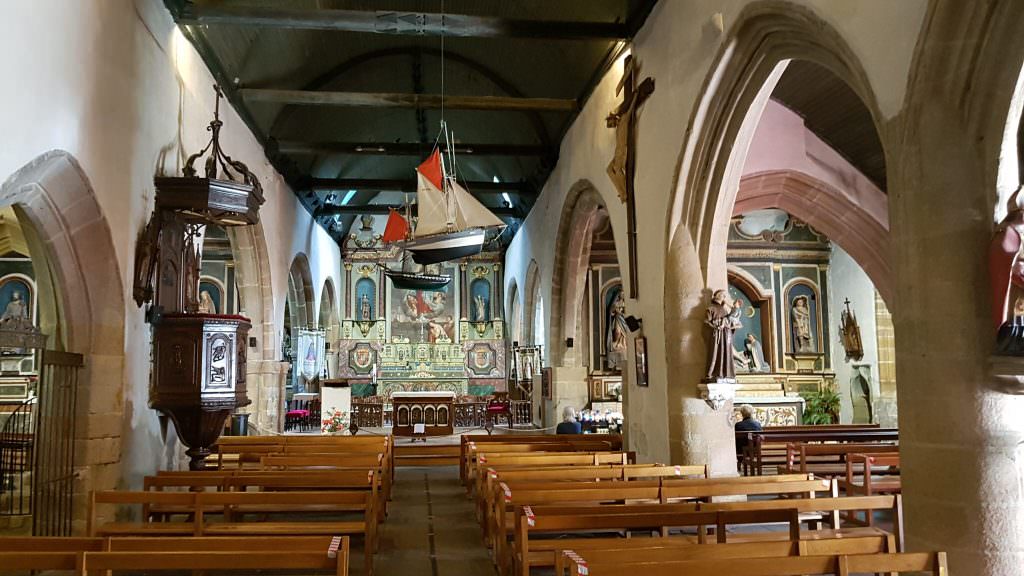 Larmor-Plage - Ex-voto à l'intérieur de l'église Notre Dame de Larmor