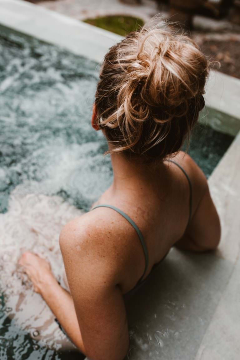 Détente au jacuzzi.