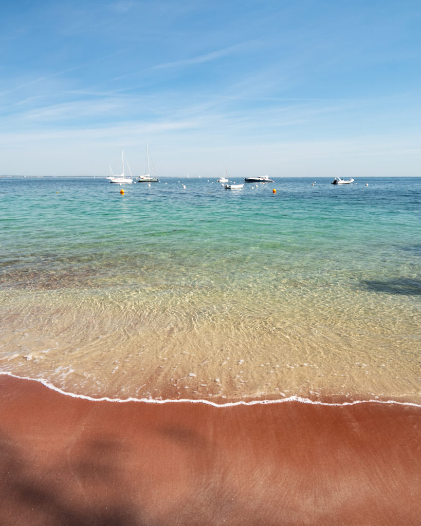 Palette de couleurs sur la plage des Sables Rouges à l'île de Groix (Morbihan)