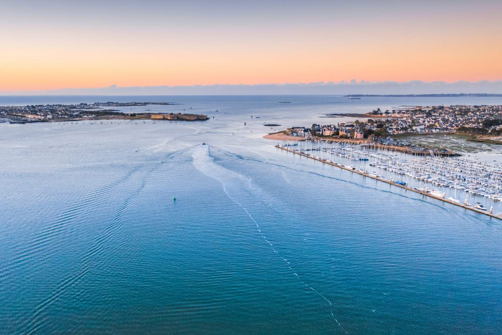 Entrée de la Rade de Lorient, vue sur Port-Louis et Larmor-Plage