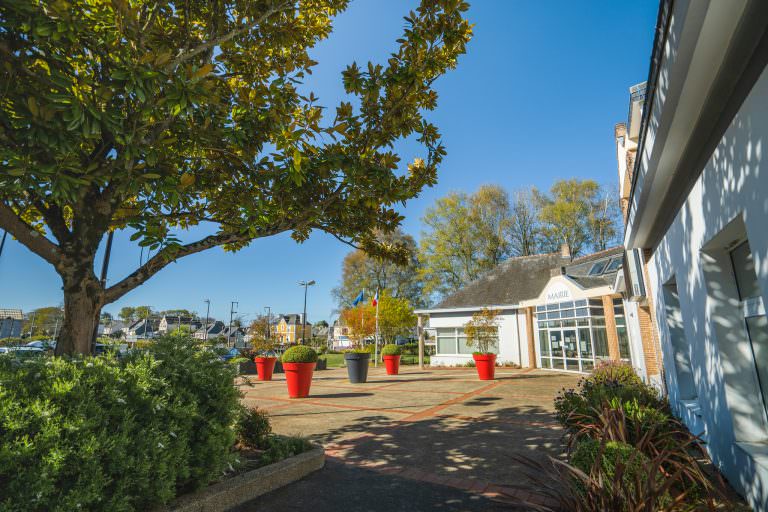 Gestel, la mairie et le bourg