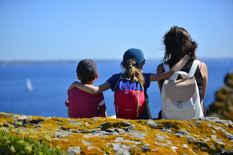 Famille en bord de mer