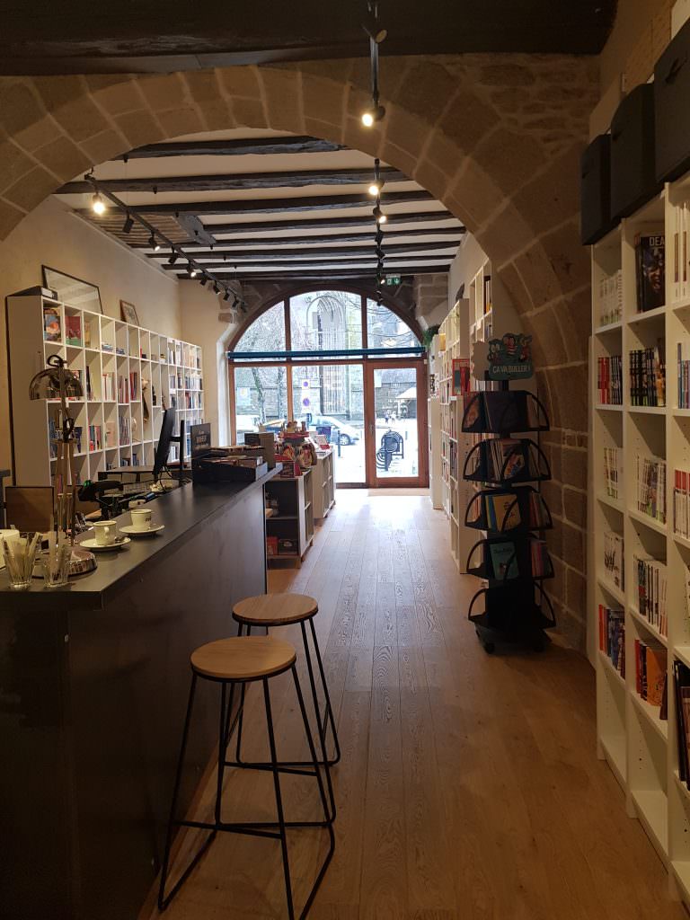 Intérieur du café-librairie "La Petite Librairie d'Hennebont" - ©La Petite Librairie d'Hennebont - LBST