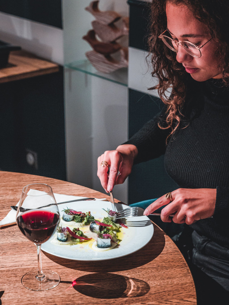 Repas au restaurant gastronomie La Marine, sur l'île de Groix (Morbihan)