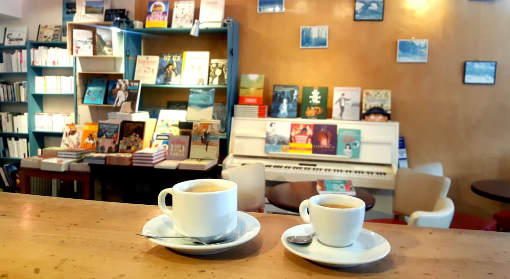 Cafés au café-librairie L'écume sur l'île de Groix - ©L'écume - LBST