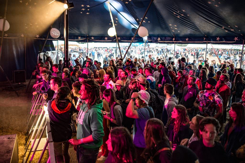 Foule du festival du Chant de l'Eucalyptus