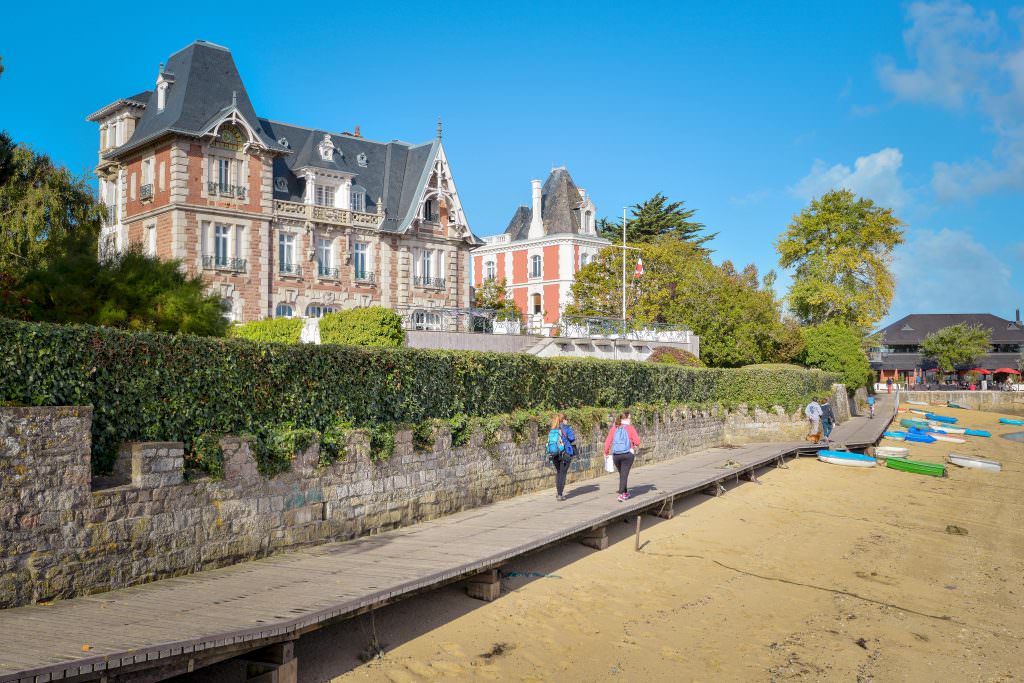 Villa Kerlilon face au port de Kernevel à Larmor-Plage