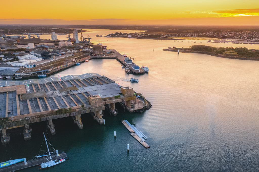 Vue aérienne de la base de sous-marins de Lorient