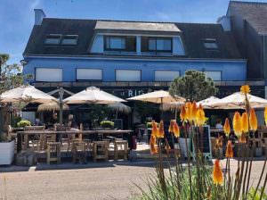 Terrasse et devanture du restaurant Le Rigad'o à Locmiquélic (Morbihan)