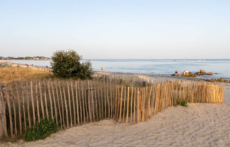 Plage à Carnac au coucher de soleil (Morbihan)