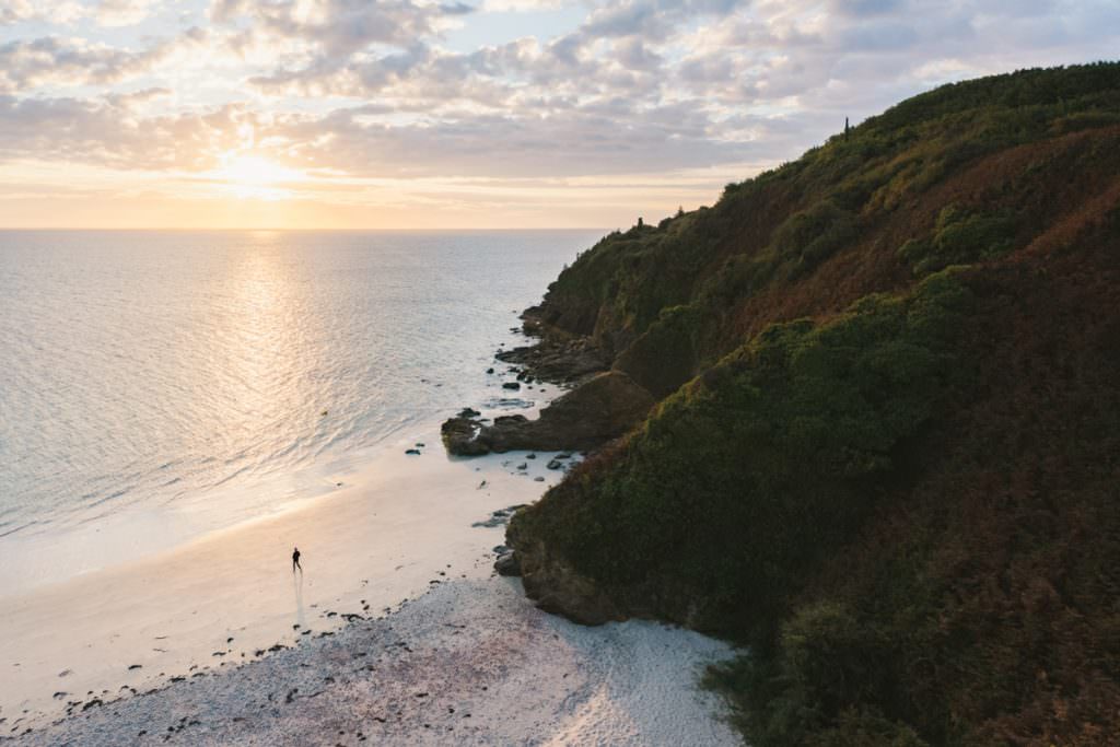 Lever de soleil sur la plage des Grands Sables à l'île de Groix (Morbihan)