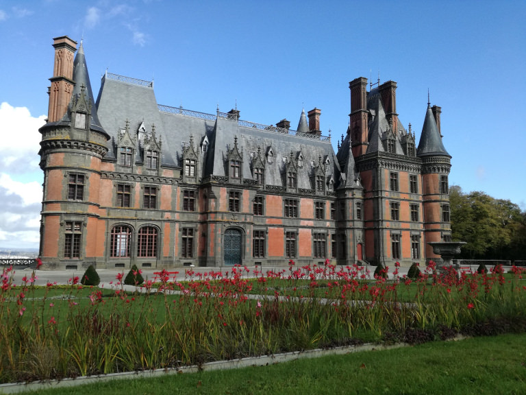 Façade du château du Domaine de Trévarez, dans le Finistère (Bretagne)