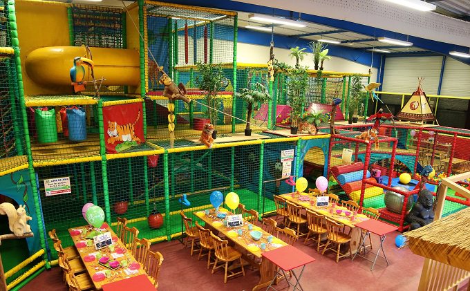 Vue intérieure de Mayapark, parc de loisirs pour enfants en intérieur à Lanester (Morbihan)