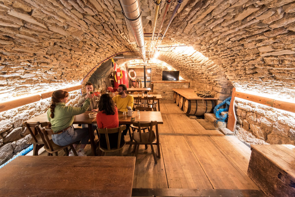 Apéro à la cantine des matelots Ma Bro à Port-Louis (Morbihan)