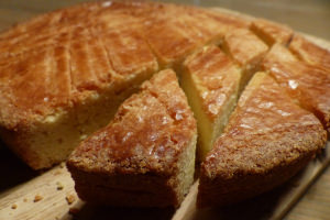 Recette du gâteau breton, typique de la gastronomie en Bretagne (Morbihan)